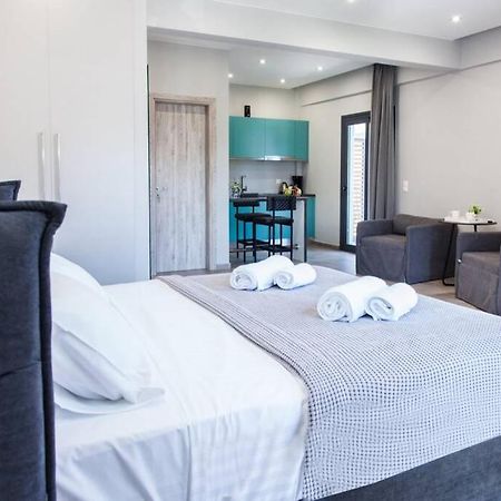 E Spacious Cornered Brand New Studio Apartment E เอเธนส์ ภายนอก รูปภาพ