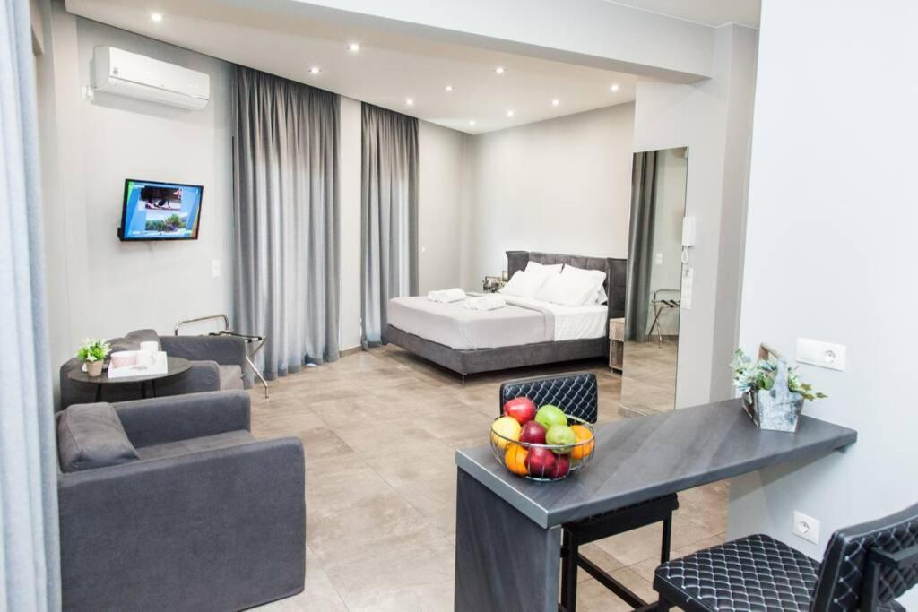 E Spacious Cornered Brand New Studio Apartment E เอเธนส์ ภายนอก รูปภาพ