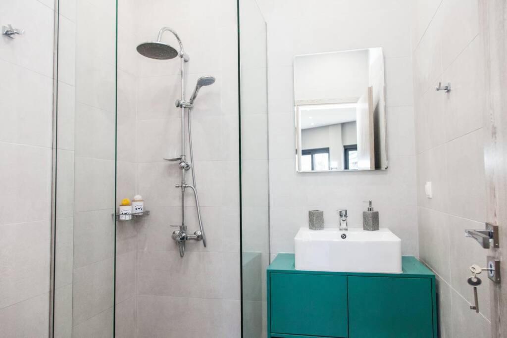 E Spacious Cornered Brand New Studio Apartment E เอเธนส์ ภายนอก รูปภาพ