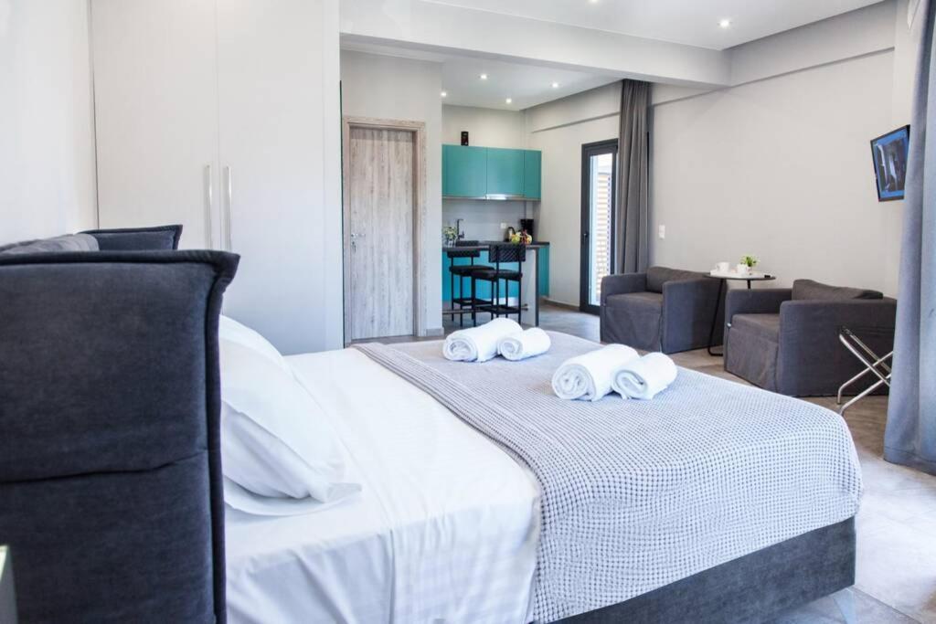 E Spacious Cornered Brand New Studio Apartment E เอเธนส์ ภายนอก รูปภาพ