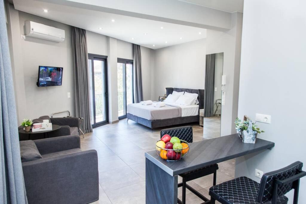 E Spacious Cornered Brand New Studio Apartment E เอเธนส์ ภายนอก รูปภาพ
