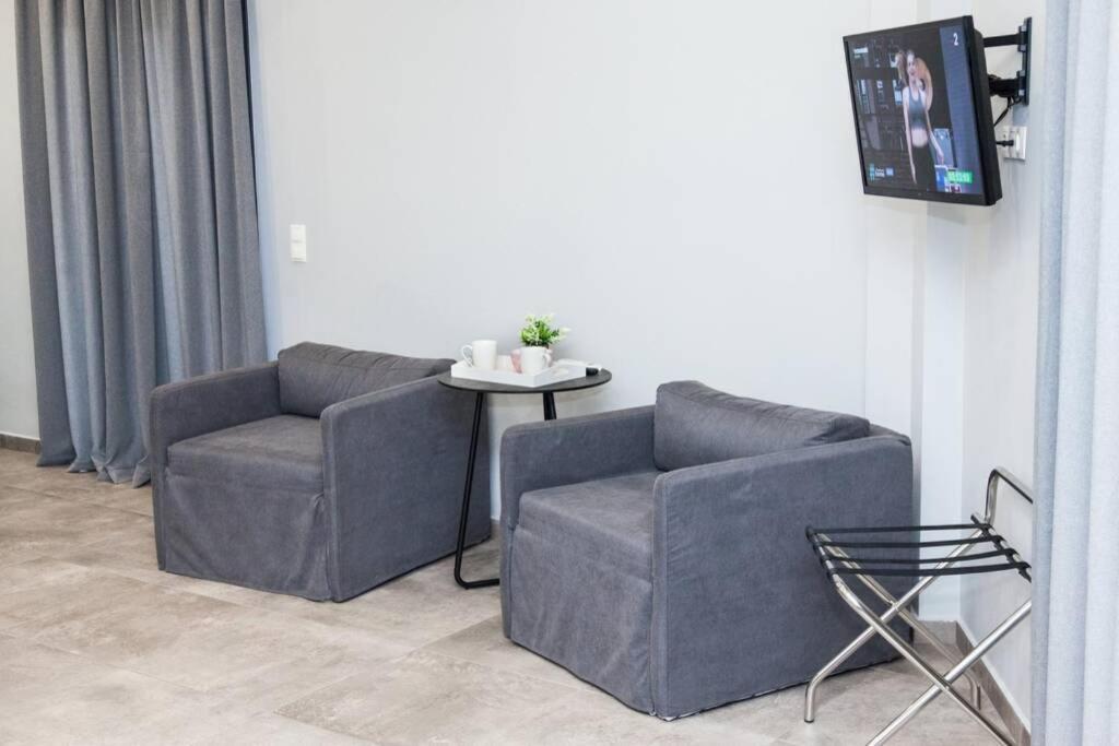 E Spacious Cornered Brand New Studio Apartment E เอเธนส์ ภายนอก รูปภาพ