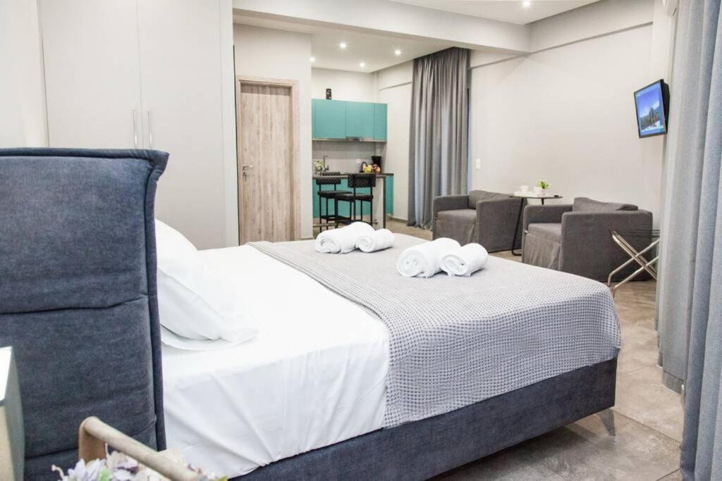 E Spacious Cornered Brand New Studio Apartment E เอเธนส์ ภายนอก รูปภาพ